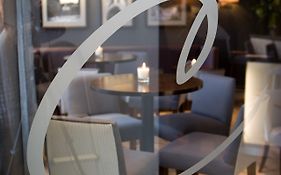 Castle Hotel & Apartments